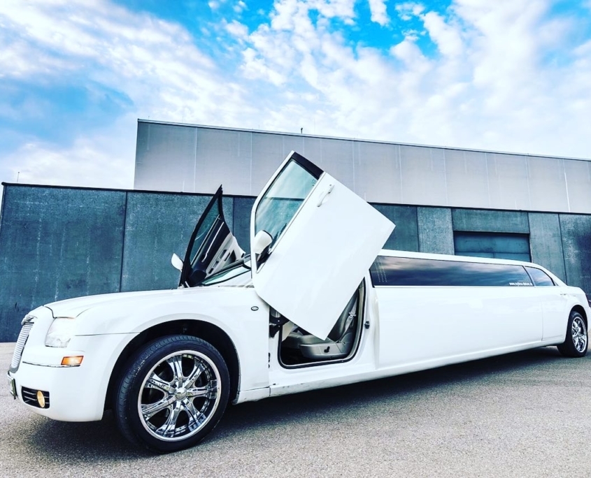 Chrysler {{vehicle}} mieten in {{city}}
